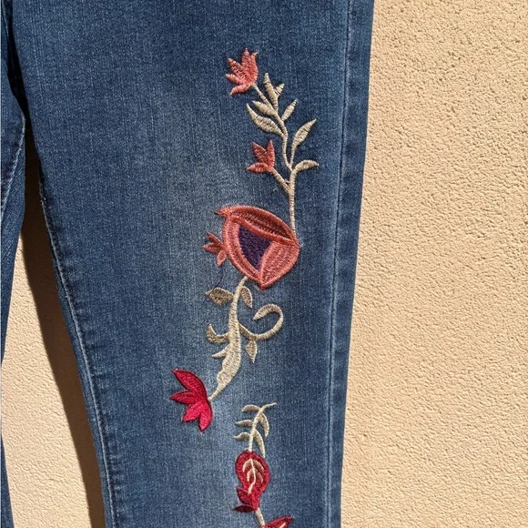 STUNNING Boho Embroidered Floral Blue Jeans - Picture 5 of 5